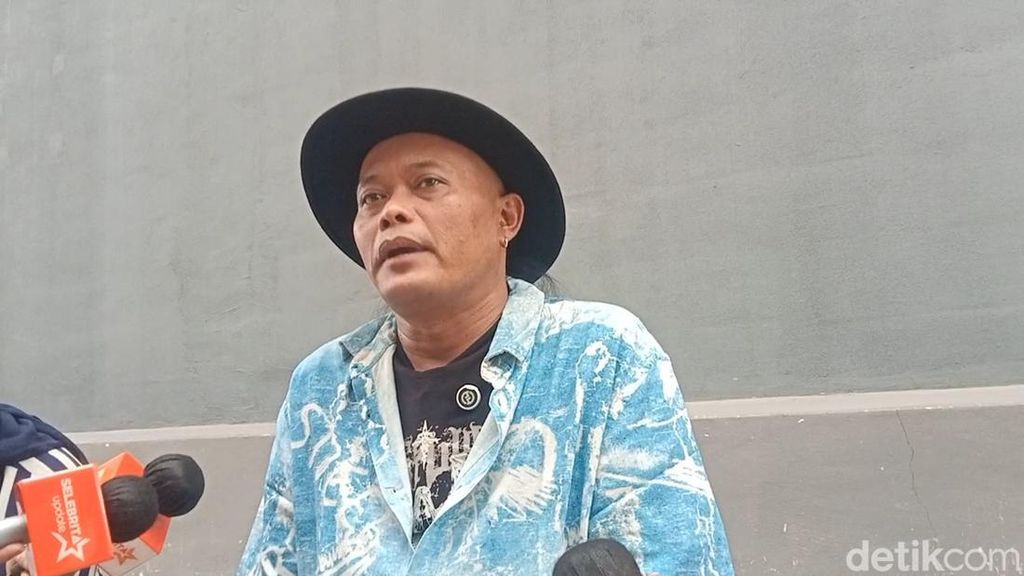 Sule soal Adzam Ditegur Emak-emak saat Nonton Tari Kecak di Bali